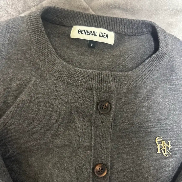 [BUNJANG] General Idea Essential Crewneck Cardigan Charcoal S / 제너럴아이디어 에센셜 크루넥 가디건 차콜 S