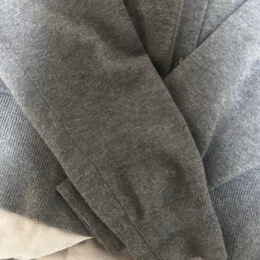 [BUNJANG] General Idea Essential Crewneck Cardigan Charcoal S / 제너럴아이디어 에센셜 크루넥 가디건 차콜 S