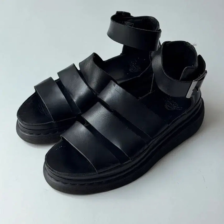 [BUNJANG] Dr. Martens Clarissa Black Leather Sandals / 닥터마틴 클라리사 블랙 샌들 (UK6/250)
