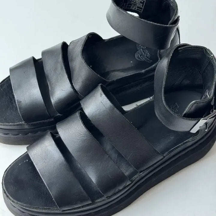 [BUNJANG] Dr. Martens Clarissa Black Leather Sandals / 닥터마틴 클라리사 블랙 샌들 (UK6/250)