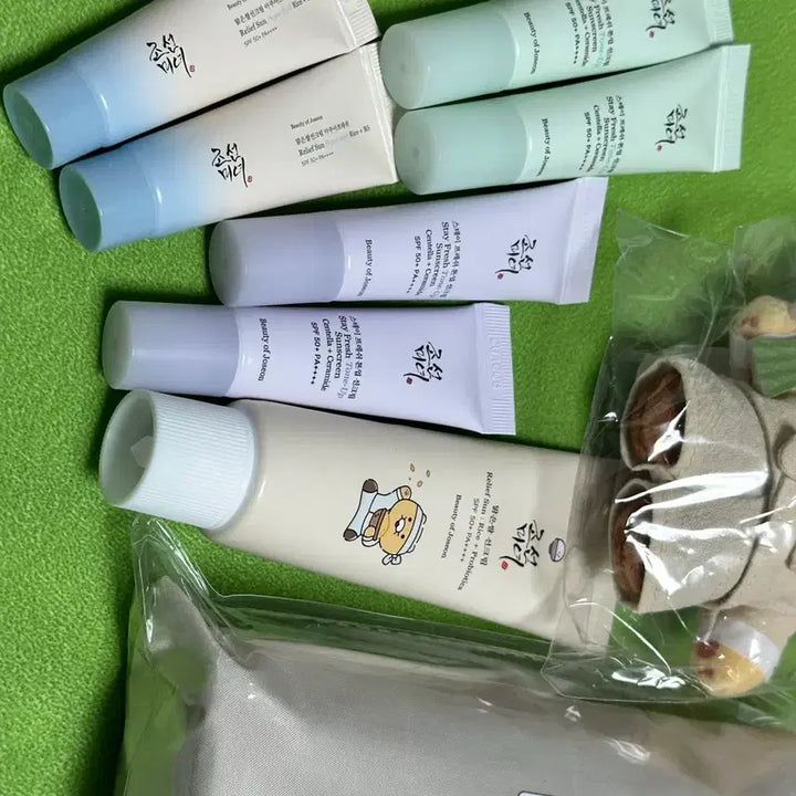 [BUNJANG] Chosun Beauty Chunsiki Sunscreen Bundle / 조선미녀 춘식이 우양산+키링+썬크림 50ml+추가 60ml