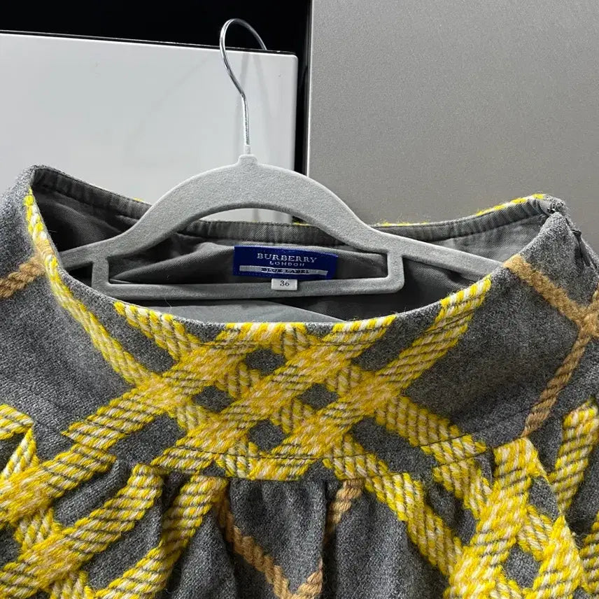 [BUNJANG] Burberry Blue Label Wool Mini Skirt / Burberry 버버리 블루라벨 대대장 삼대장 라떼갸루 초코 로걀 스커트