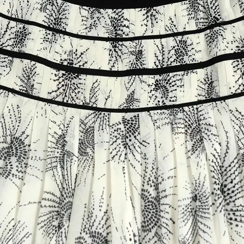 [BUNJANG] Trussardi Pleated Skirt Black Combination Detail / Trussardi pleated skirt