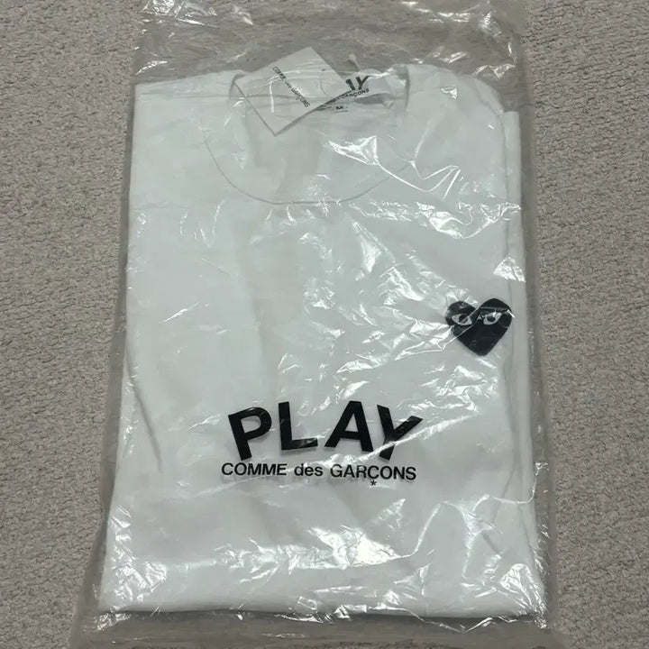 [BUNJANG] Comme des Garçons PLAY Black Heart Long Sleeve T-Shirt White M / 플레이 꼼데가르송 블랙 하트 롱슬리브 티셔츠 화이트 (새상품, M)