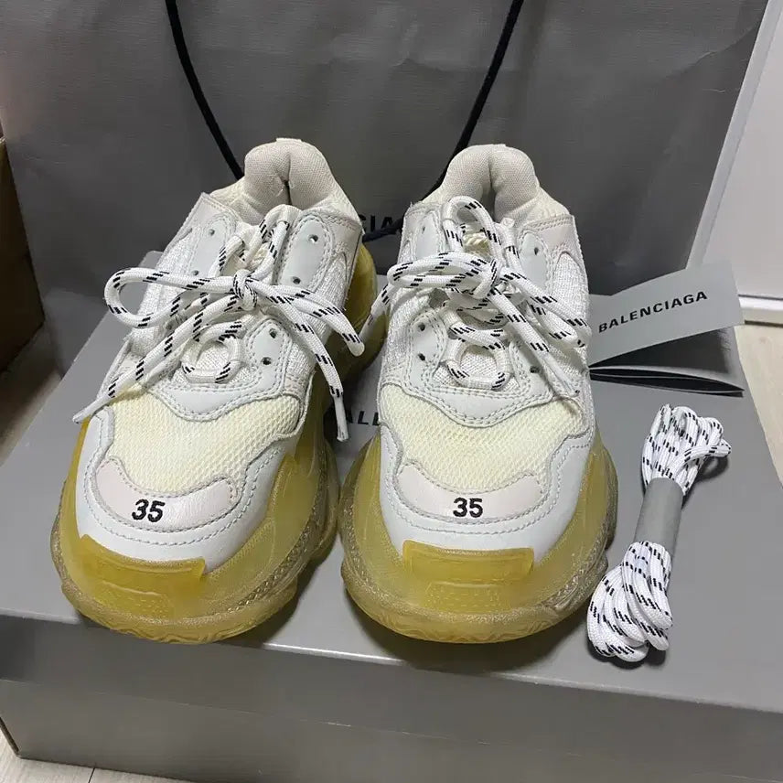 [BUNJANG] Balenciaga Triple S Clear Sole (Size 35) &amp; Alexander McQueen Oversized Sole (Size 36) Bundle / 발렌시아가 트리플s 클리어솔35 알렉산더맥퀸 오버솔36 일괄