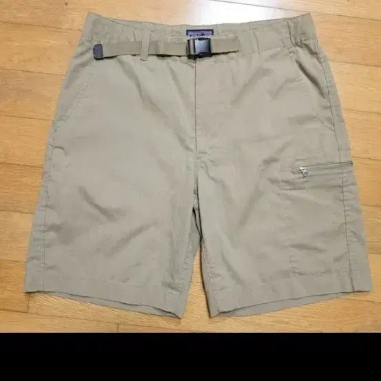 [BUNJANG] Uniqlo Khaki Cargo Shorts / 유니클로 카키색 카고 반바지(택포)