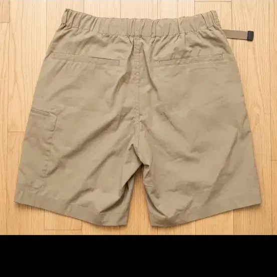 [BUNJANG] Uniqlo Khaki Cargo Shorts / 유니클로 카키색 카고 반바지(택포)