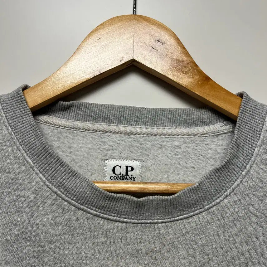 [BUNJANG] CP Company Lens Applique Sweatshirt Grey / [100]CP컴퍼니 렌즈 와펜맨투맨 그레이