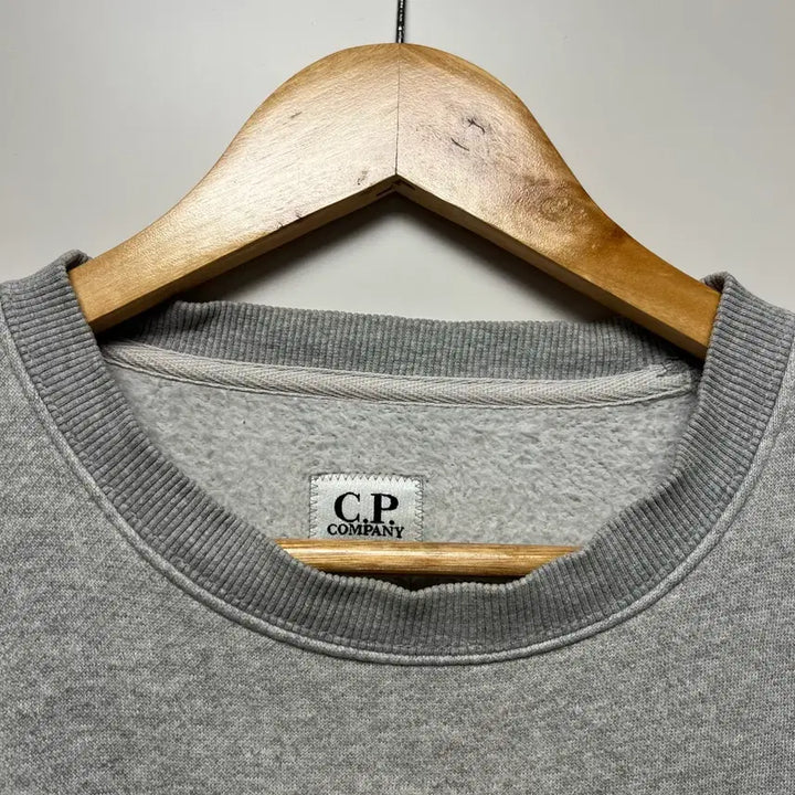 [BUNJANG] CP Company Lens Applique Sweatshirt Grey / [100]CP컴퍼니 렌즈 와펜맨투맨 그레이