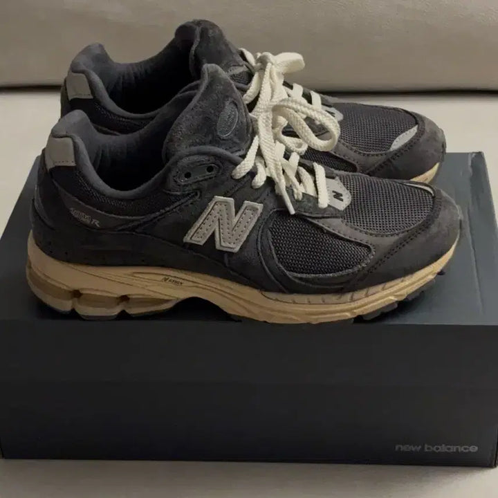 [BUNJANG] New Balance 2002R Vintage Black Sneakers / 뉴발란스 2002R 빈티지블랙