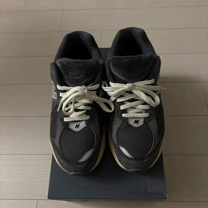 [BUNJANG] New Balance 2002R Vintage Black Sneakers / 뉴발란스 2002R 빈티지블랙