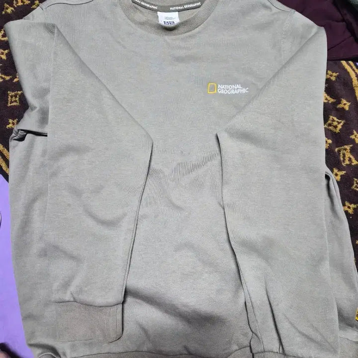 [BUNJANG] National Geographic Sweatshirt Khaki / 내셔널지오그래픽 맨투맨 티셔츠 카키