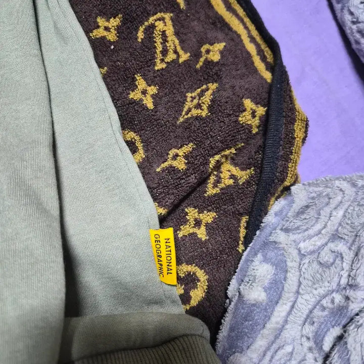[BUNJANG] National Geographic Sweatshirt Khaki / 내셔널지오그래픽 맨투맨 티셔츠 카키