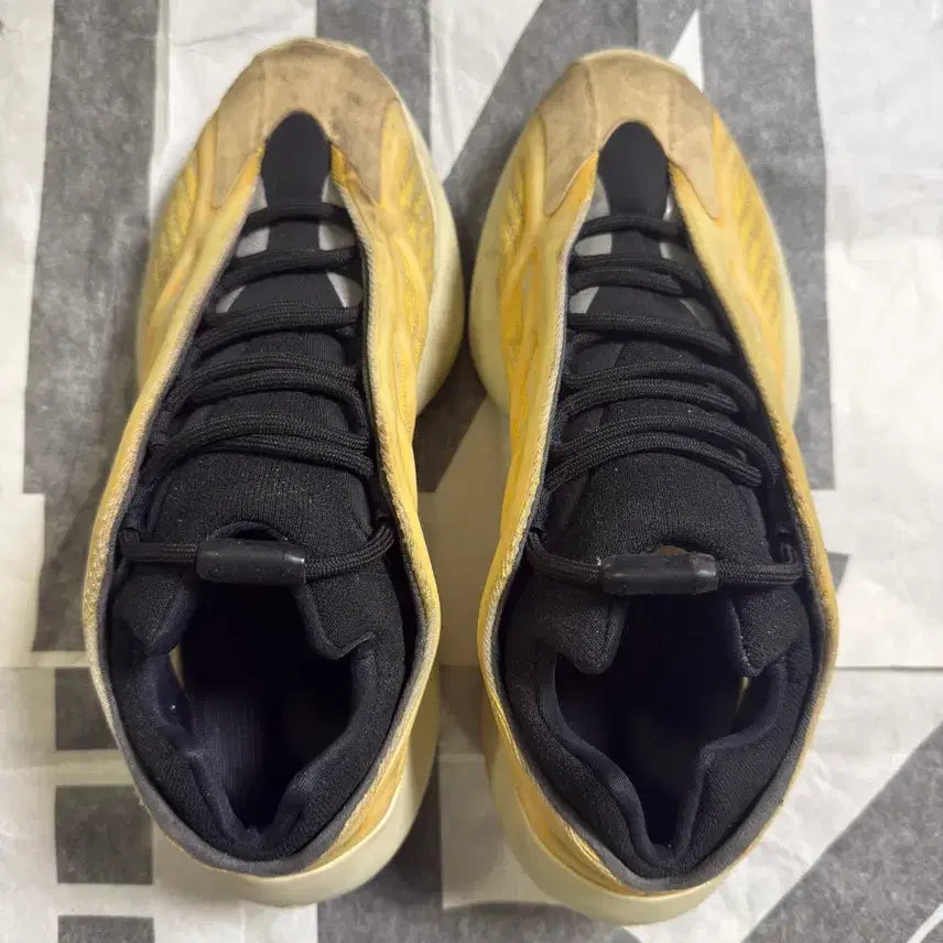 [BUNJANG] Adidas Yeezy 700 V3 Mono Safflower Sneakers / 크림구매)아디다스 이지 700 V3 모노 사플라워 255