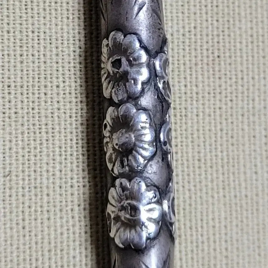[BUNJANG] Antique Sterling Silver Chrysanthemum Ewha Pattern Hairpin / 옛날 오래된 순은 국화이화문 은비녀