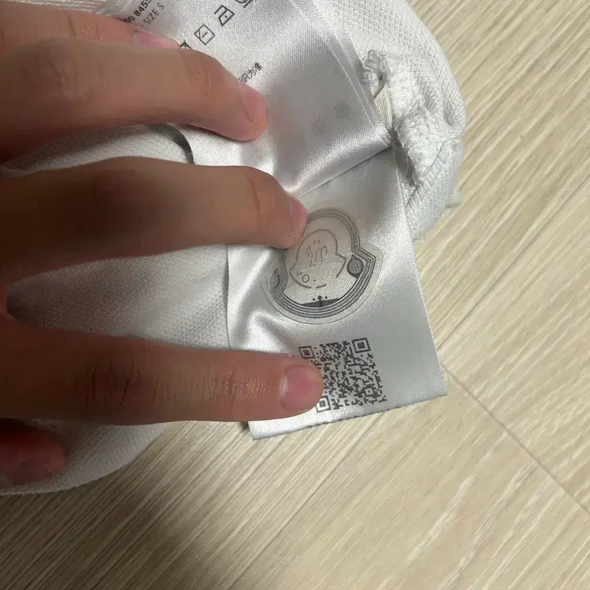 [BUNJANG] Moncler Polo T-Shirt Size S / 몽클레어 카라티 s