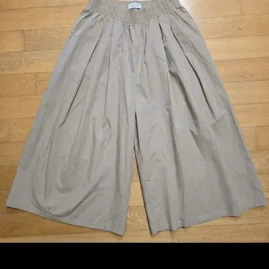 [BUNJANG] Beige Wide Pin Tuck Pants / 베이지 와이드 핀턱 팬츠(택포)