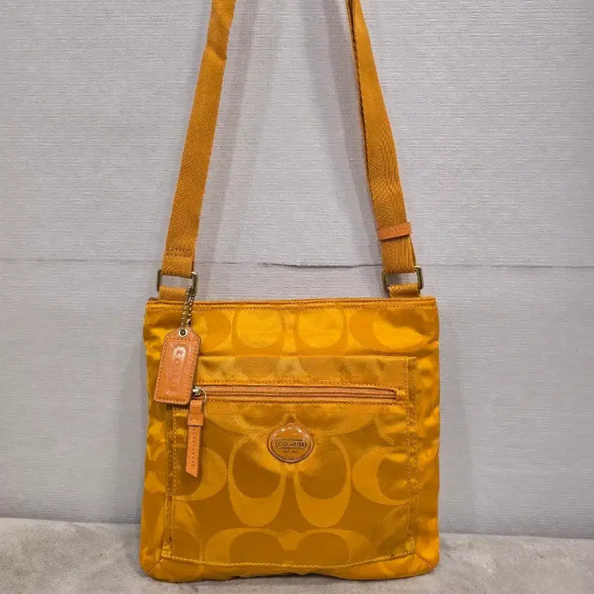 [BUNJANG] Coach Yellow Signature Crossbody Bag / 코치 옐로우 시그니처 크로스백