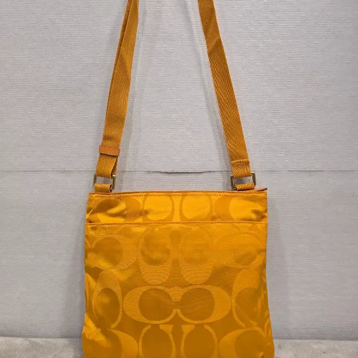 [BUNJANG] Coach Yellow Signature Crossbody Bag / 코치 옐로우 시그니처 크로스백