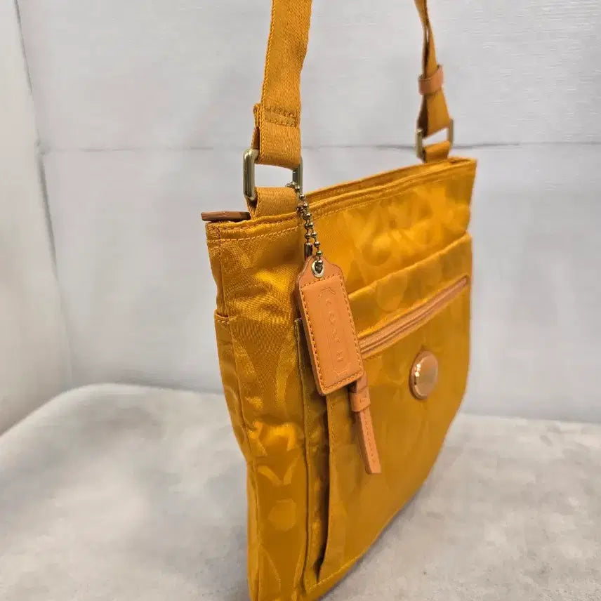 [BUNJANG] Coach Yellow Signature Crossbody Bag / 코치 옐로우 시그니처 크로스백