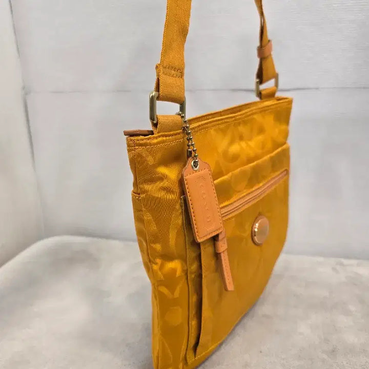 [BUNJANG] Coach Yellow Signature Crossbody Bag / 코치 옐로우 시그니처 크로스백