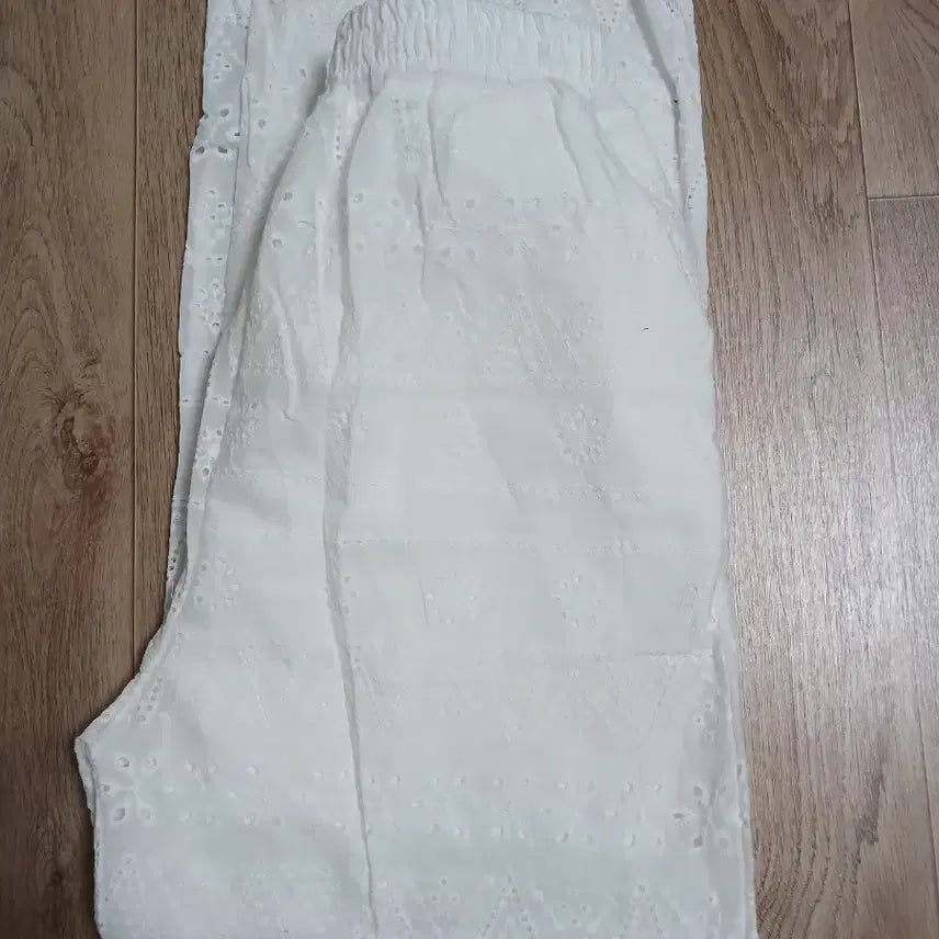 [BUNJANG] White Eyelet Lace Cotton Pants / 화이트 아일렛 레이스 면바지