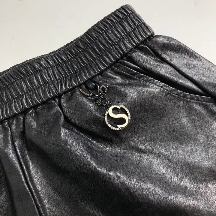 [BUNJANG] Black Leather Shorts / 블랙 레더 반바지