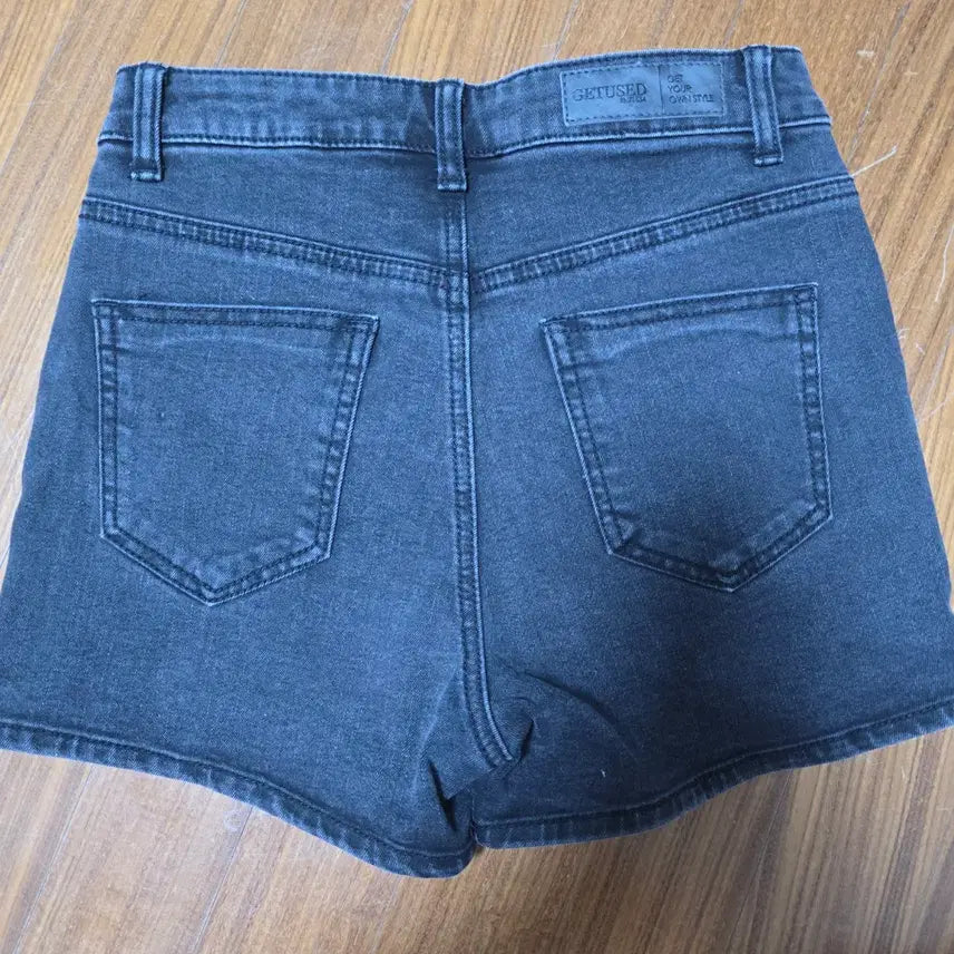 [BUNJANG] Guess 4-Button Black Denim Shorts - Size M / 게스 포버튼 흑청 반바지 M