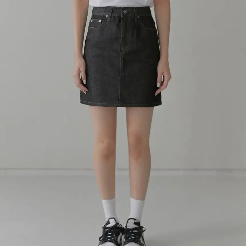 [BUNJANG] Millioncor Non-Staining Black Denim Mini Skirt / 밀리언코르 논이염 블랙 데님 미니스커트