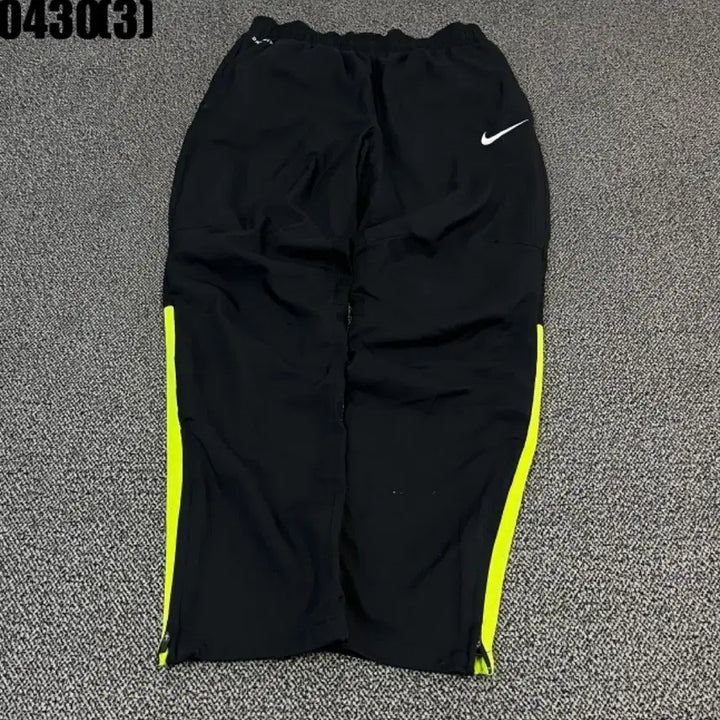 [BUNJANG] Nike Black Training Pants with Fluorescent Stripe - Size L / 나이키 블랙 트레이닝 바지 형광 라인l 0430