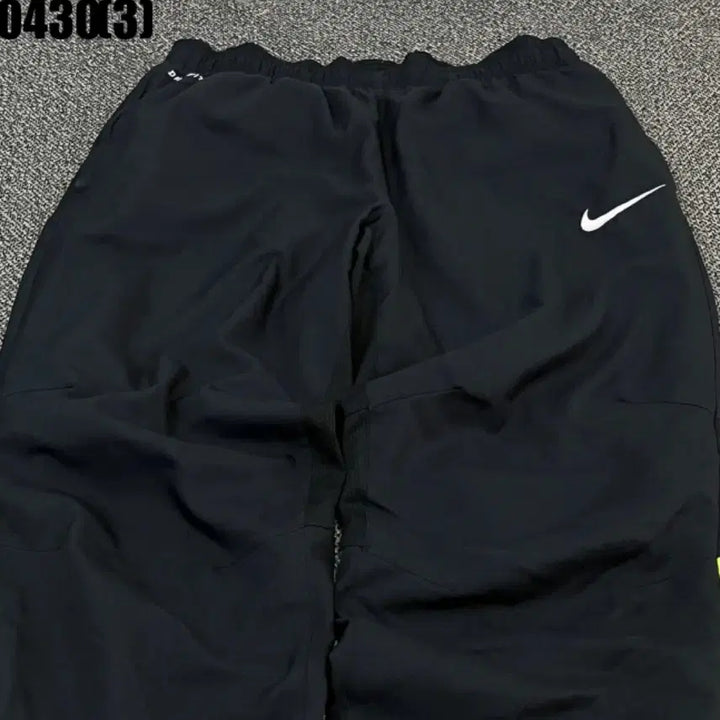 [BUNJANG] Nike Black Training Pants with Fluorescent Stripe - Size L / 나이키 블랙 트레이닝 바지 형광 라인l 0430