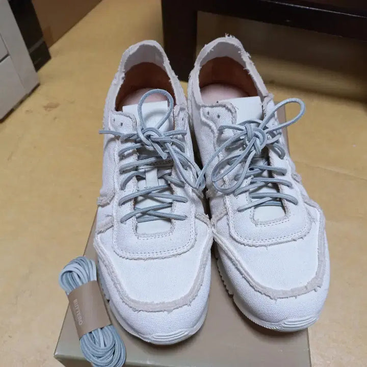 [BUNJANG] BUTERRO Carrera White 40 EU / 260 KR Sneakers / [260] 부테로 카레라 화이트  40사이즈 새상품