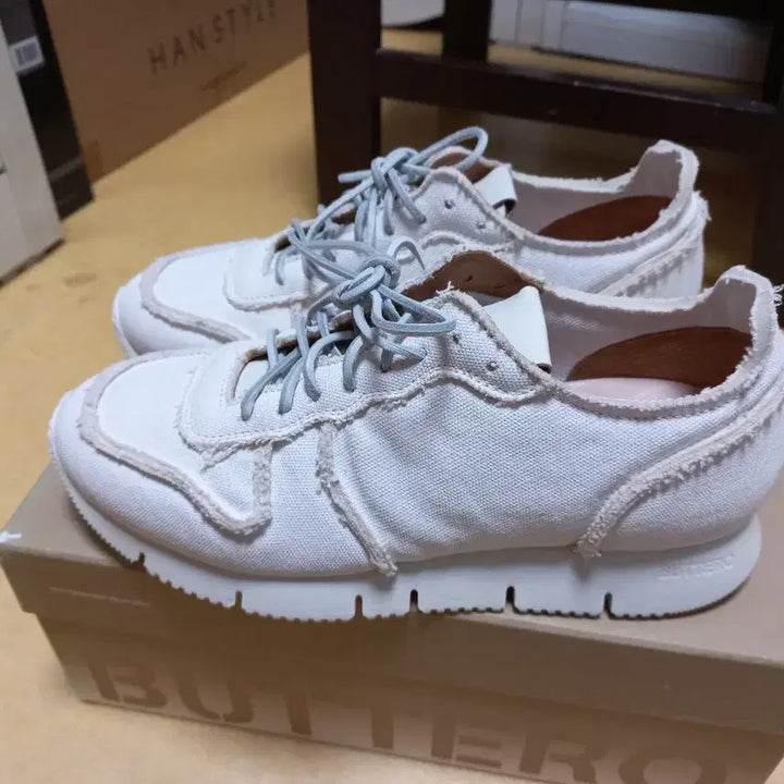 [BUNJANG] BUTERRO Carrera White 40 EU / 260 KR Sneakers / [260] 부테로 카레라 화이트  40사이즈 새상품