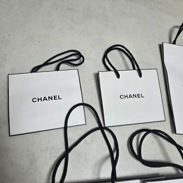 [BUNJANG] Chanel Shopping Bags Bundle Set (18 pcs) / 샤넬 쇼핑백 일괄 판매 (총 18개 / 상태좋음)