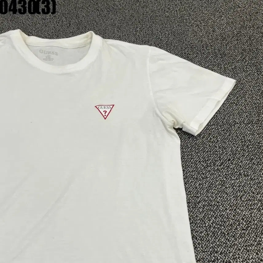 [BUNJANG] Guess White T-Shirt Logo L / 게스 화이트 반팔 티셔츠 로고l 0430