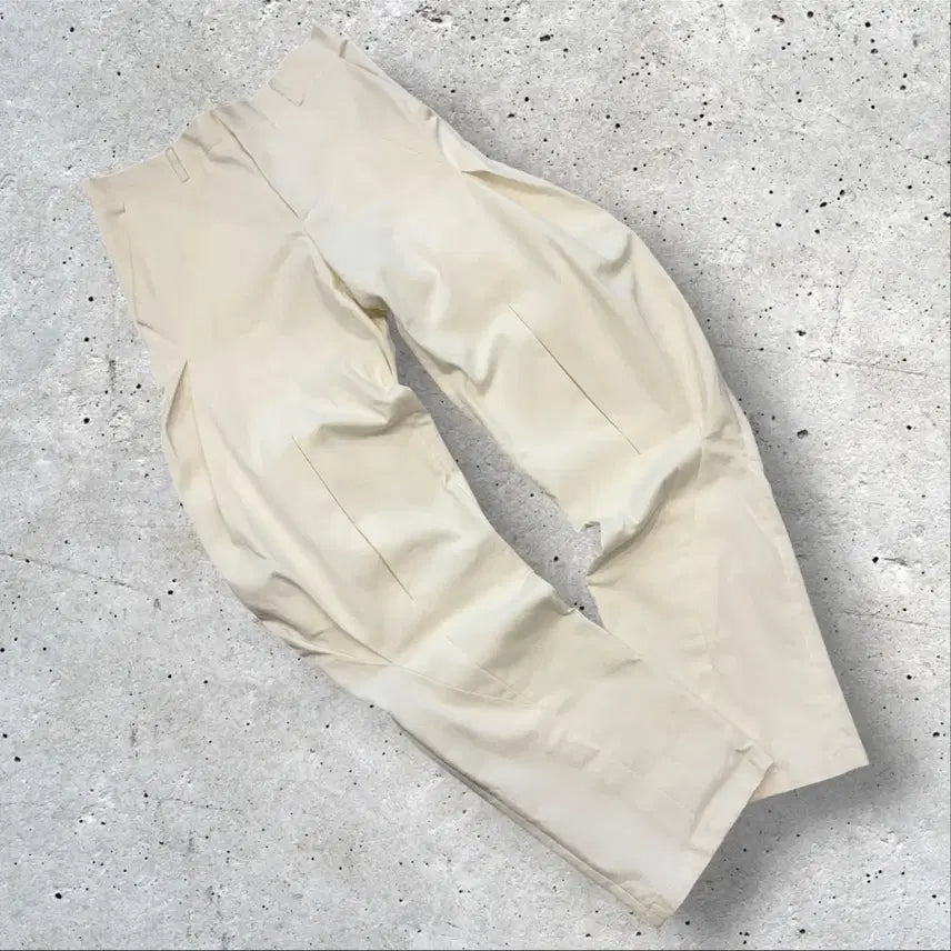 [BUNJANG] Kang Junseok White Slit Denim Pants / [2] 강준석 슬릿진 데님 팬츠 화이트 D934