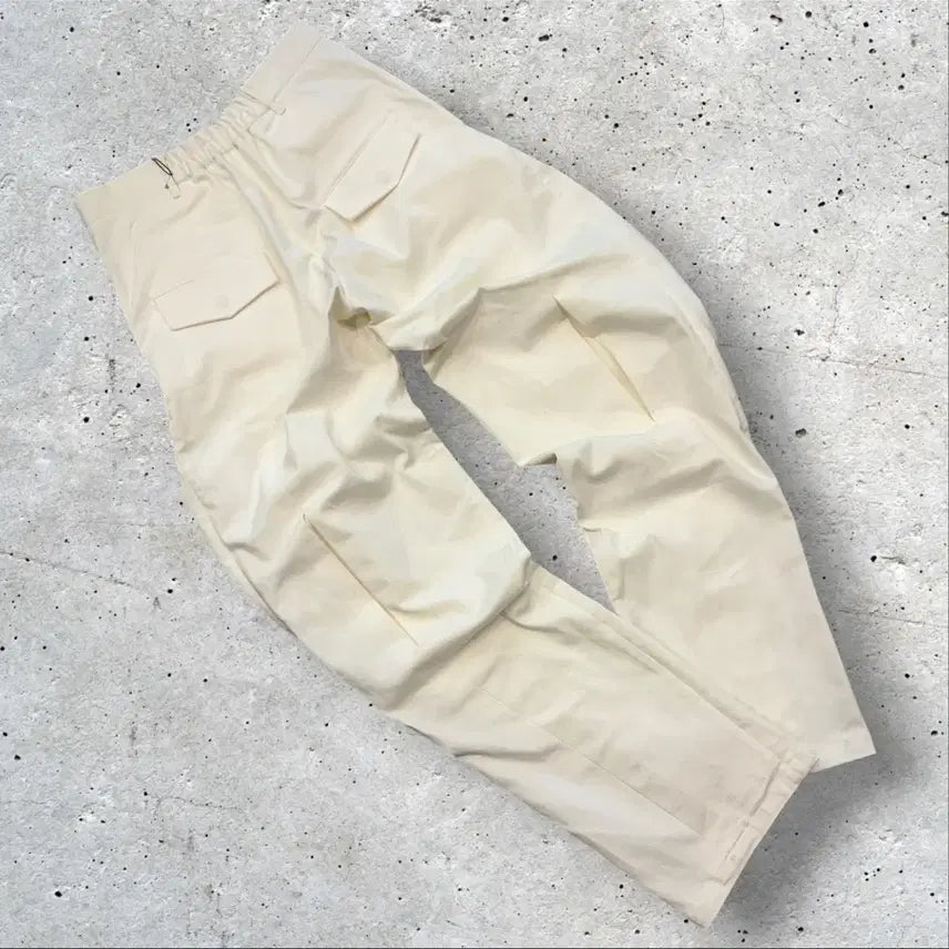 [BUNJANG] Kang Junseok White Slit Denim Pants / [2] 강준석 슬릿진 데님 팬츠 화이트 D934