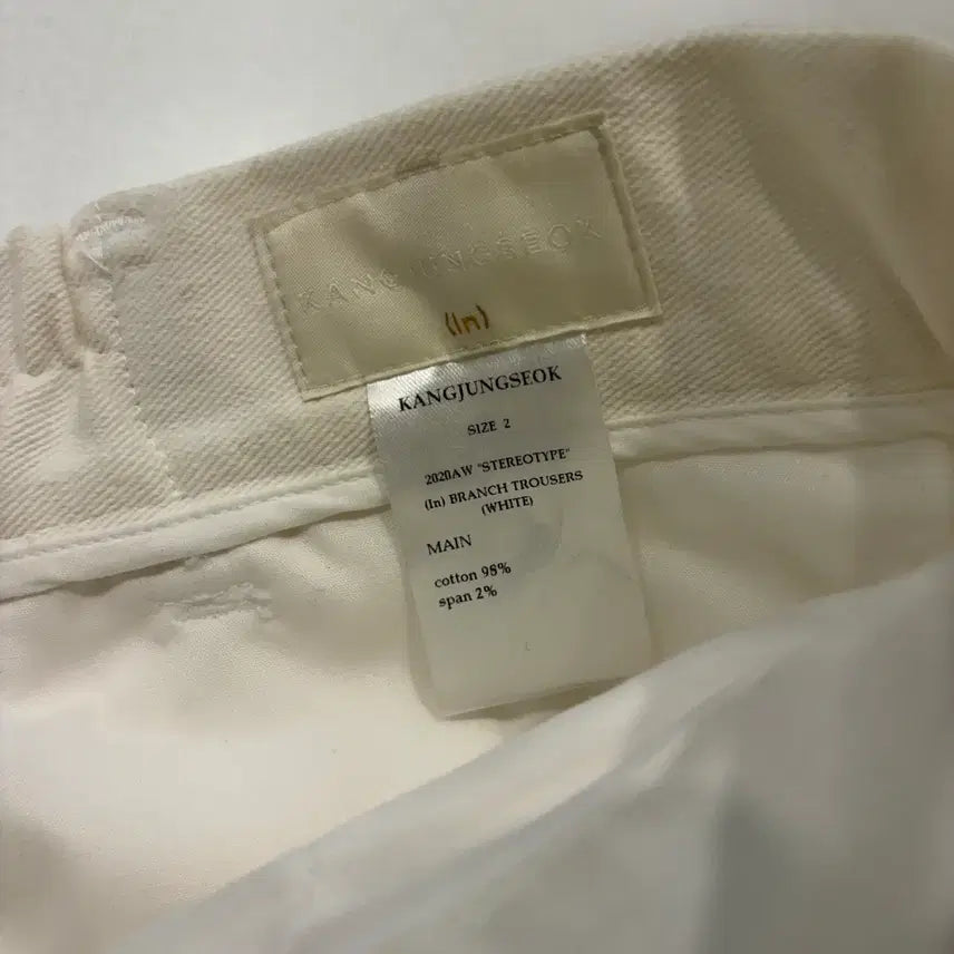[BUNJANG] Kang Junseok White Slit Denim Pants / [2] 강준석 슬릿진 데님 팬츠 화이트 D934