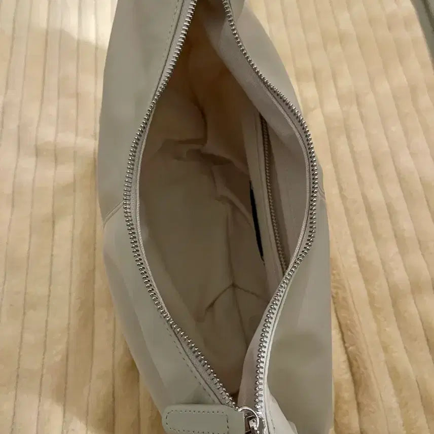 [BUNJANG] Nothing Written Nylon Shoulder Bag Salt Color / 낫띵리튼 나일론 숄더백 솔트색