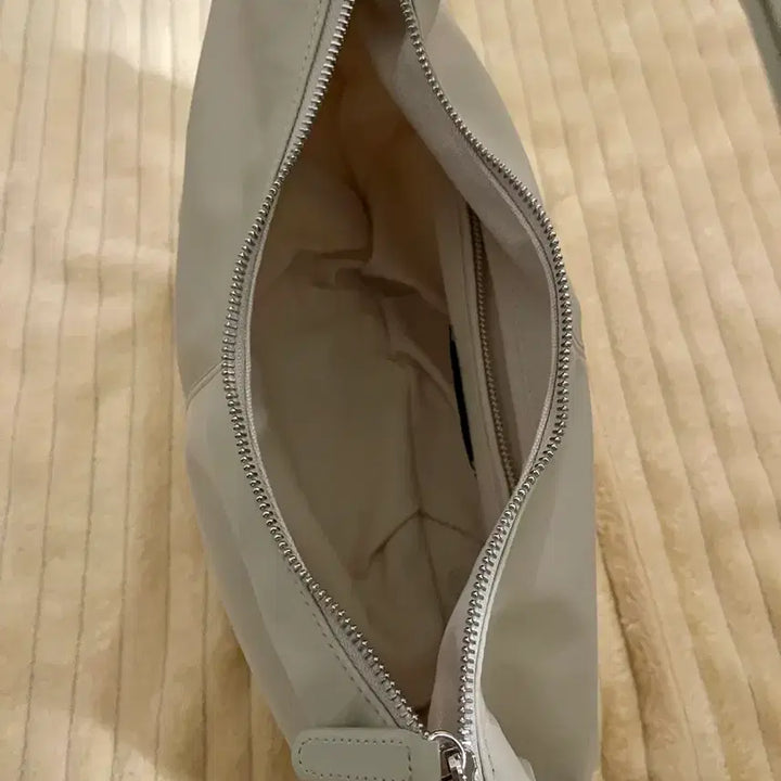 [BUNJANG] Nothing Written Nylon Shoulder Bag Salt Color / 낫띵리튼 나일론 숄더백 솔트색