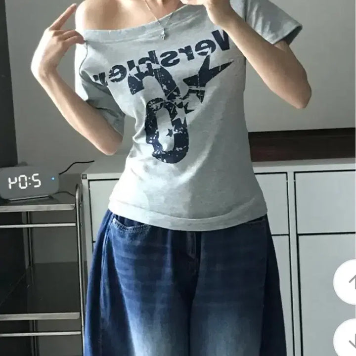 [BUNJANG] One-Shoulder Vintage Lettering T-Shirt / 원오프숄더 빈티지 레터링 반팔티 y2k 에이블리 힙 팔뚝살 그레이 회색
