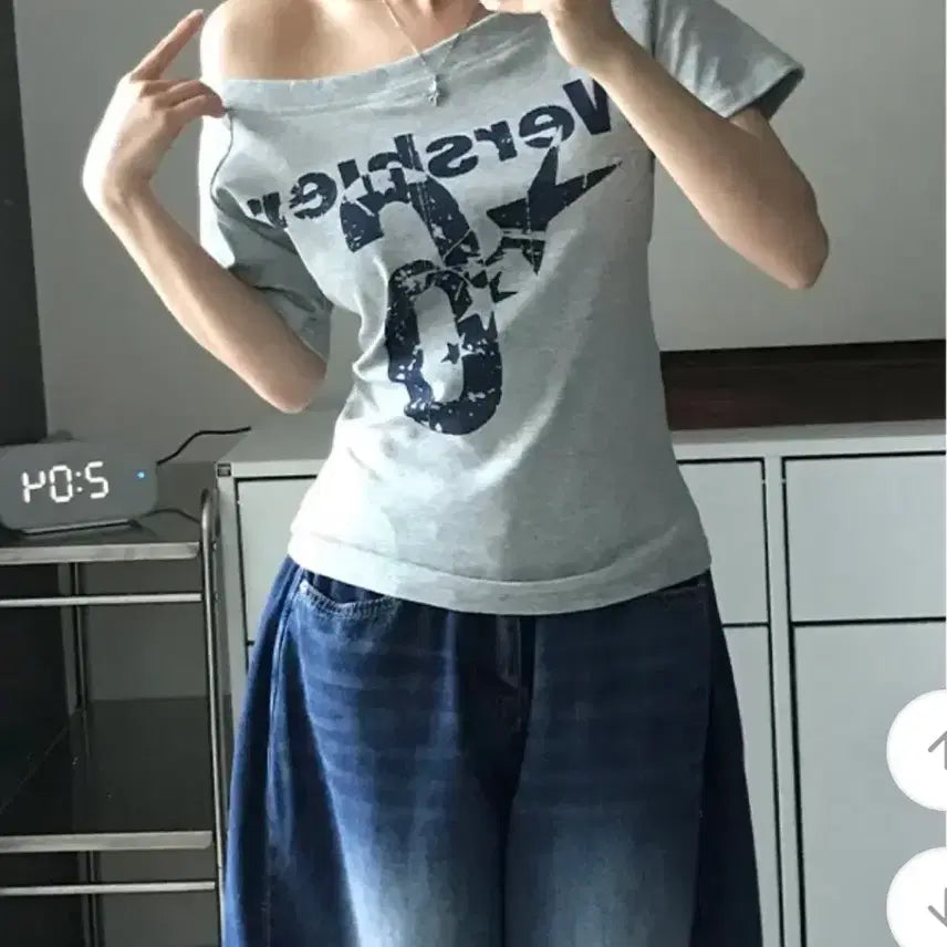 [BUNJANG] One-Shoulder Vintage Lettering T-Shirt / 원오프숄더 빈티지 레터링 반팔티 y2k 에이블리 힙 팔뚝살 그레이 회색