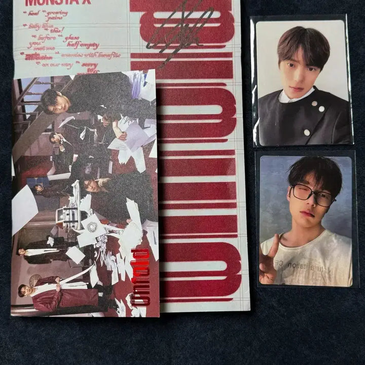 [BUNJANG] Monsta X Minhyuk Signed Unfold Album (Thirst Ver.) &amp; Photocards / 몬스타엑스 민혁 싸인 unfold (thirst ver.) 앨범 &amp; 포카