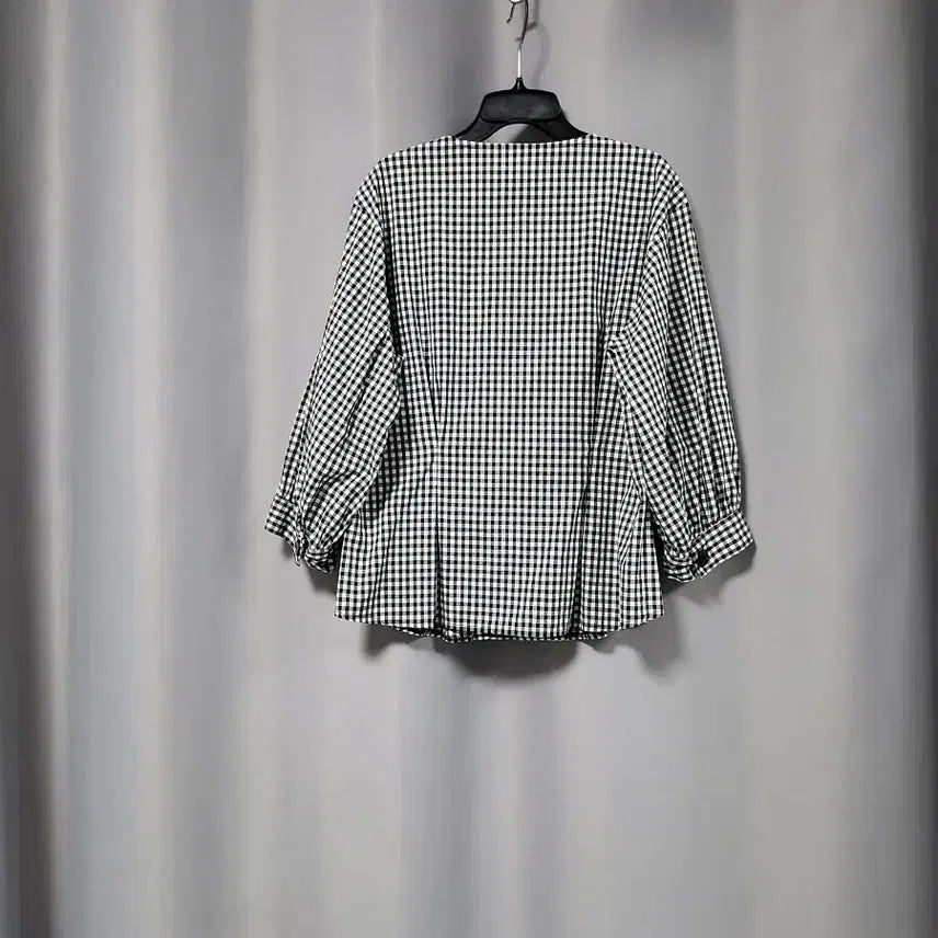 [BUNJANG] V-Neck 7/10 Sleeve Checkered Blouse / 브이넥 체크무늬 7부 블라우스