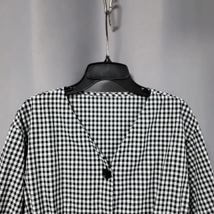[BUNJANG] V-Neck 7/10 Sleeve Checkered Blouse / 브이넥 체크무늬 7부 블라우스
