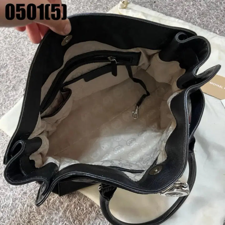 [BUNJANG] Michael Kors Black Leather Tote Bag / 마이클코어스 블랙 레더 토트백