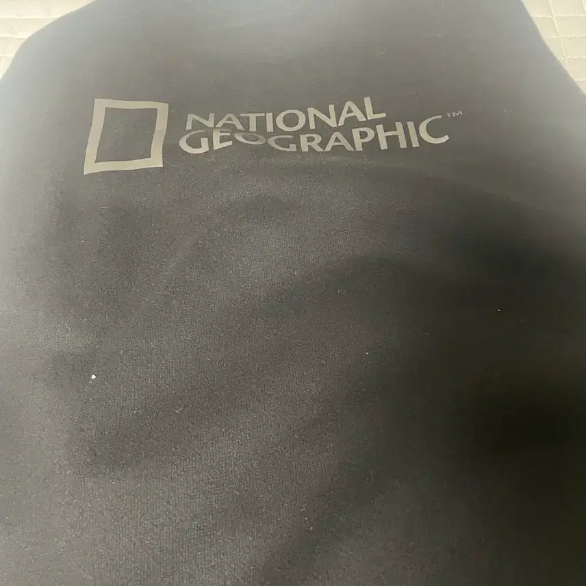[BUNJANG] National Geographic Logo Sweatshirt Black / 네셔널 지오그래픽 맨투맨 95
