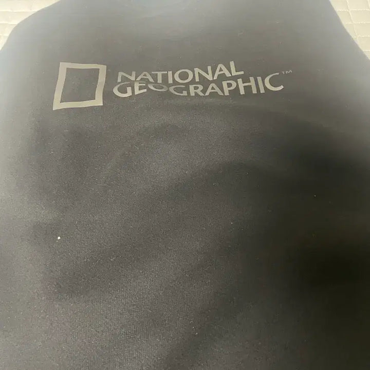 [BUNJANG] National Geographic Logo Sweatshirt Black / 네셔널 지오그래픽 맨투맨 95
