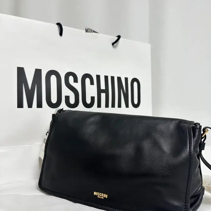 [BUNJANG] Moschino Logo Lettering Shoulder Bag / 모스키노 MOSCHINO 로고 레터링 숄더백 미사용 새상품