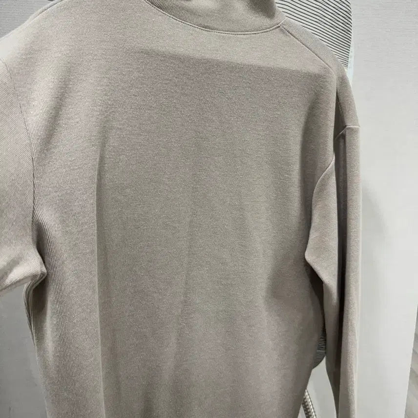 [BUNJANG] LOGAN Long Sleeve Turtleneck Knit L Beige / LOGAN 목폴라 니트
